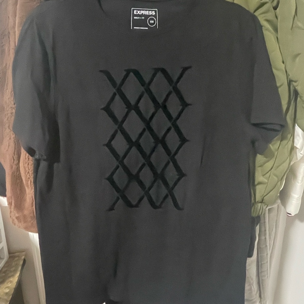 Express Charcoal Men's Tee with Geometric Pattern